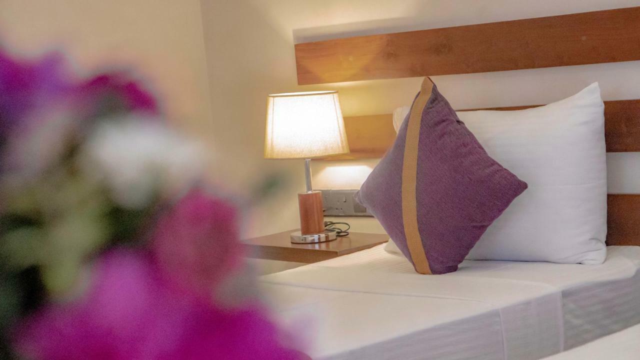 Hive 68 - Hotel And Resorts Негомбо Екстериор снимка